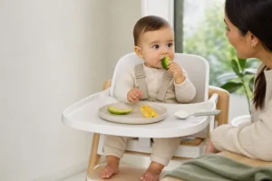 Baby self-feeding with baby-led weaning